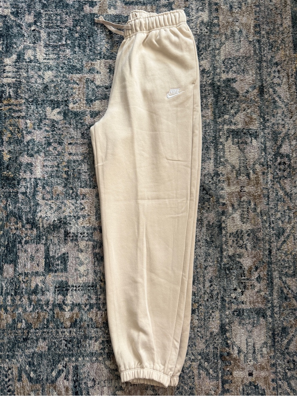 Nike women’s Cream Fleece Joggers - Picture 3 of 6